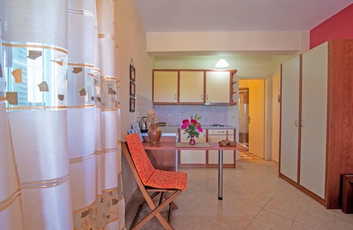 Messonghi Apartment | Apartment 'Villa Pepy Studio 2' close to the Beach with Garden & Wi-Fi