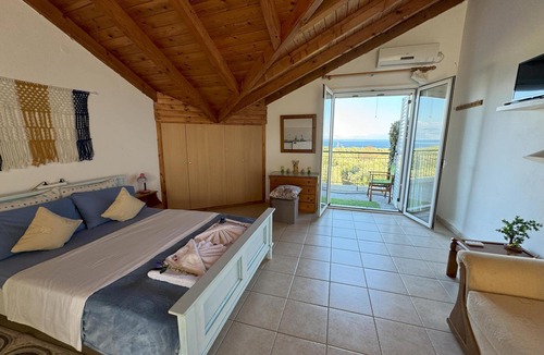 Kompi Apartment | Apartment with great sea view and tavern on the doorstep