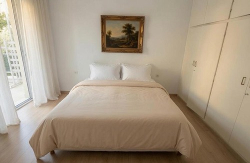 Kineta Apartment | Apartments in Kineta, Greece