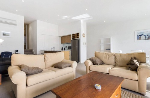 Apollo Bay Apartment | Apollo Blue 11 - Modern, Ocean Views, Central Location.