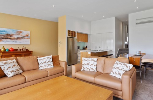 Apollo Bay Apartment | Apollo Blue 14 - Central Position, Picturesque Views