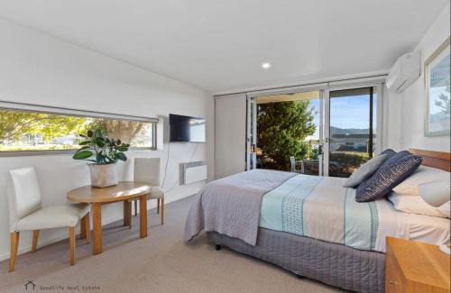 Apollo Bay Apartment | Apollo Blue Oceanview Unit 1- B Free WIFI