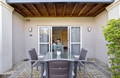 Halls Head Apartment | Apollo Quay Superb Studio-walk to shop & foreshore