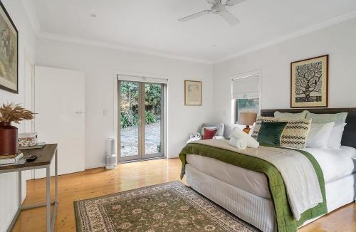 Robertson House | Applegarth Cottage - Whole House On 5 Acres