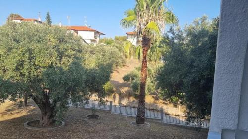 Agios Nikolaos Apartment | Apt - Sleeps 5 - Pets Ok - Balcony - Parking