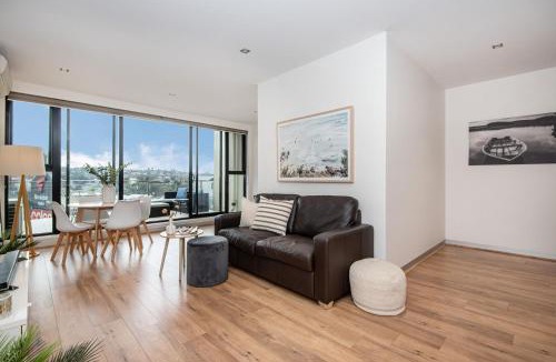 Mornington House | Aqua Views of the bay in Mornington