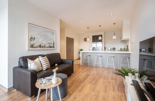 Mornington House | Aqua Views of the bay in Mornington