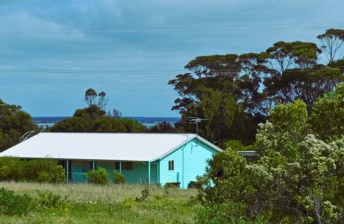 Baudin Beach House | * * * Aquamarine * * *nRight next to the beach