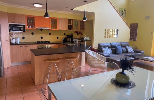 Labrador Villa | Aquatic Centre GC Marathon Sea WorldnDuplex 50 Metres to Beach, Surfers Paradise
