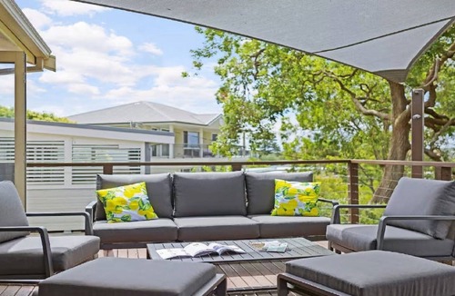 Budgewoi House | Aquavista; Beach, Lake, Ping Pong and Pool Table.