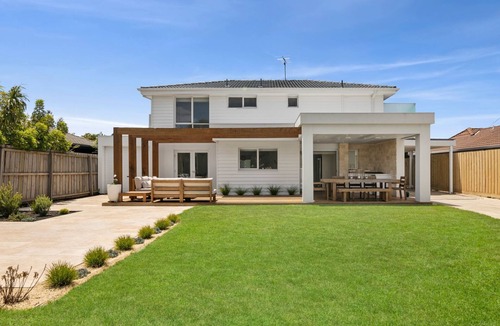 Torquay House | Aquilla by the Beach