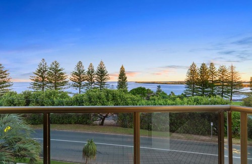 Caloundra House | Araluen Unit 6 Bulcock Beach QLD