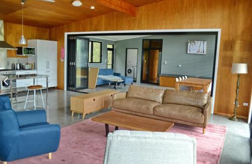 Arakoon House | Aranakie- 7 Grey Street Arakoon - Full Linen Provided