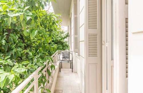 Koukaki House | Architect`s Acropolis Townhouse Oasis