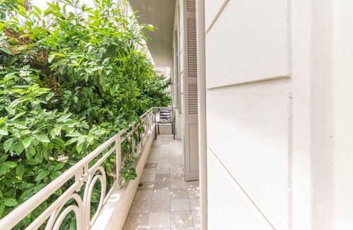 Koukaki House | Architect`s Acropolis Townhouse Oasis