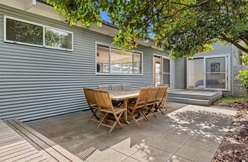 Tootgarook House | Are you craving some family time by the beach, this gem is it! (sleeps 10)