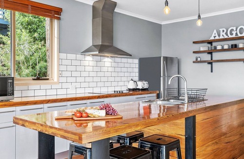 Lorne House | Argo - Family Fun, Table Tennis, Basketball, Air-Con, Unlimited WIFI!