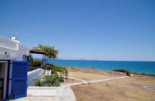 Spetses Villa | Aroura Homes 4BR Beachfront Villa