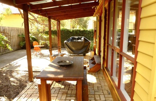 Gardenvale Cottage | Art Deco Inspired Country Style 2bdrm House, Single Level, Free Parking & Wifi