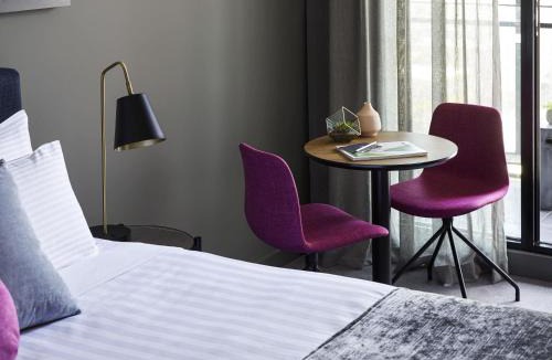 Box Hill Hotel | Art Series - The Chen