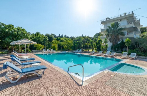 Kallithea Apartment | Artemis Studios - Pool and garden