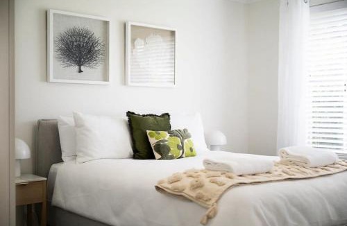 Calare House | Artful Abode - Duntryleague, Vibrant Decor