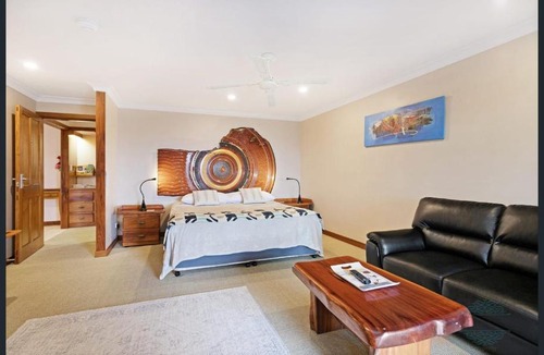 Witta House | Artisan Spa Views 5 bedrooms 4 bathrooms