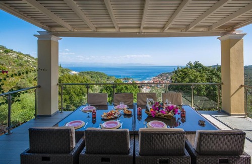 Gaios Villa | Artistsvillas-Red Rose