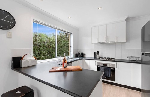Ocean Grove House | Ashwood Beach House, Sleeps 6, Pet friendly, Aircon, WIFI