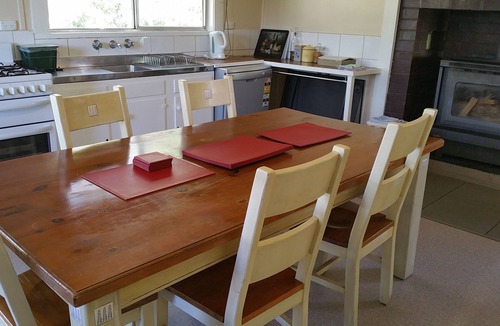 Pomonal House | Astoria Park Cottage - 500 acres sheep, kangaroos, walabies, birdlife, views.