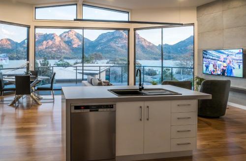 Coles Bay House | At The Bay