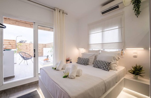 Kinosargous Apartment | Athens - Acropolis Top Floor Mini Studio - Cityscape View & Hot tub