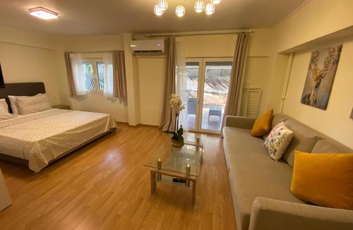 Glyfada Apartment | Athens Glyfada A warm home on the Aegean Sea 2