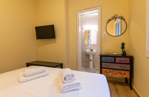 Plaka Apartment | Athens Luxury House