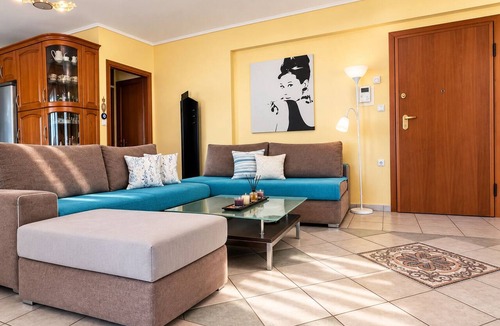 Kaisariani Apartment | Athens Skyline - Spacious 3BR for 5 by ΜΡS