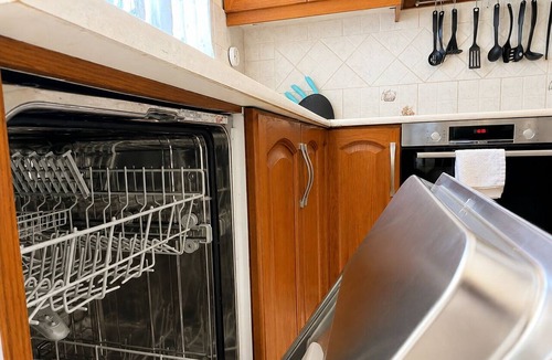Kaisariani Apartment | Athens Skyline - Spacious 3BR for 5 by ΜΡS