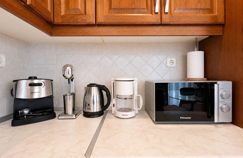 Kaisariani Apartment | Athens Skyline - Spacious 3BR for 5 by ΜΡS