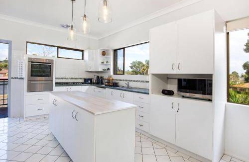Culburra Beach House | 400 m² House ∙ 4 bedrooms ∙ 10 guests