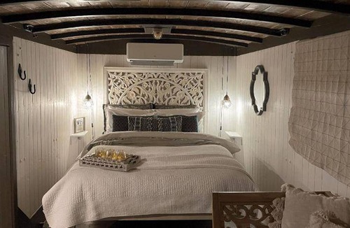 Daylesford House | 1000 m² House ∙ 1 bedroom ∙ 2 guests