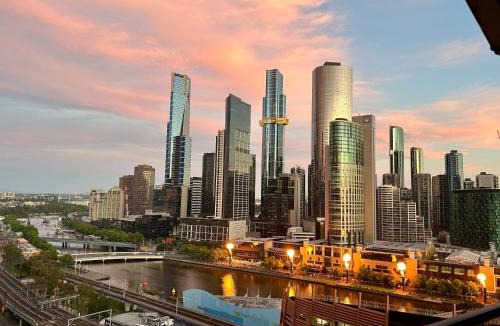 Melbourne Central Business District Apartment | Aura2107, CBD Entire 2 Bedroom Apartment with Balcony and Stunning Yarra River Views