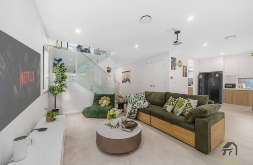Austral House | Austral Five-bedroom, Two-story Detached House