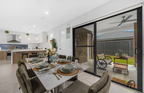 Austral House | Austral Five-bedroom, Two-story Detached House