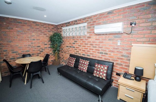 Swan Hill Hotel | Australian Settlers Motor Inn