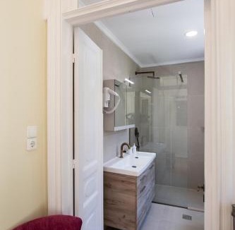 Karia Apartment | AV Suites - Maria