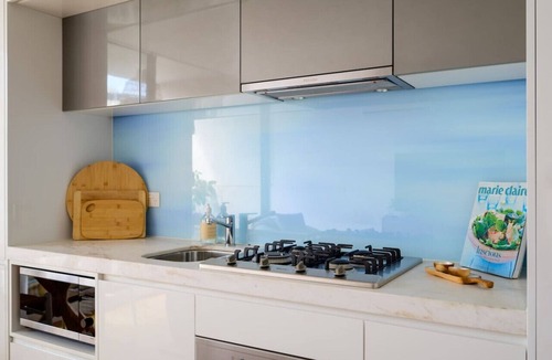 Port Melbourne Apartment | Ava, 1 block away from the beach