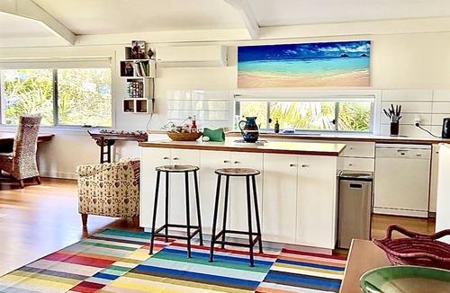 Avalon Beach House | Avalon Beach Vibrant Treehouse mins to village+beach. Pet friendly with yard.