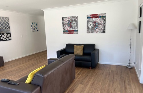 Beresfield Villa | AVALON REST THORNTONn2 Bedroom Apartment in Tranquil Location