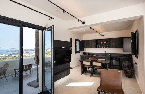 Pyrgos Apartment | Avento Luxury Suites