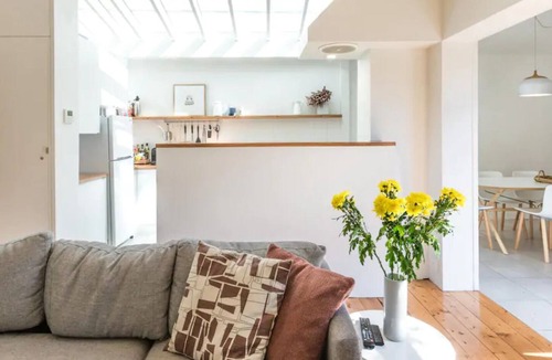 Middle Park House | Aviary Walk. Super Size & Interior + Beach, Park, Lake, Shops & Cafes.