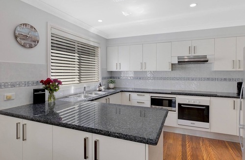 Avoca Beach House | Avoca Beach Lakehouse - 450m walk to Avoca Beach